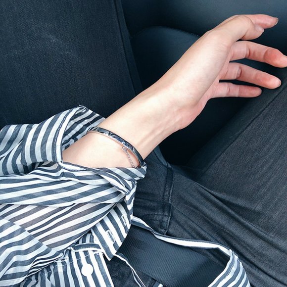 NEW Eddie Borgo Thin Safety Chain Bracelet SILVER or ROSE GOLD - Picture 6 of 11